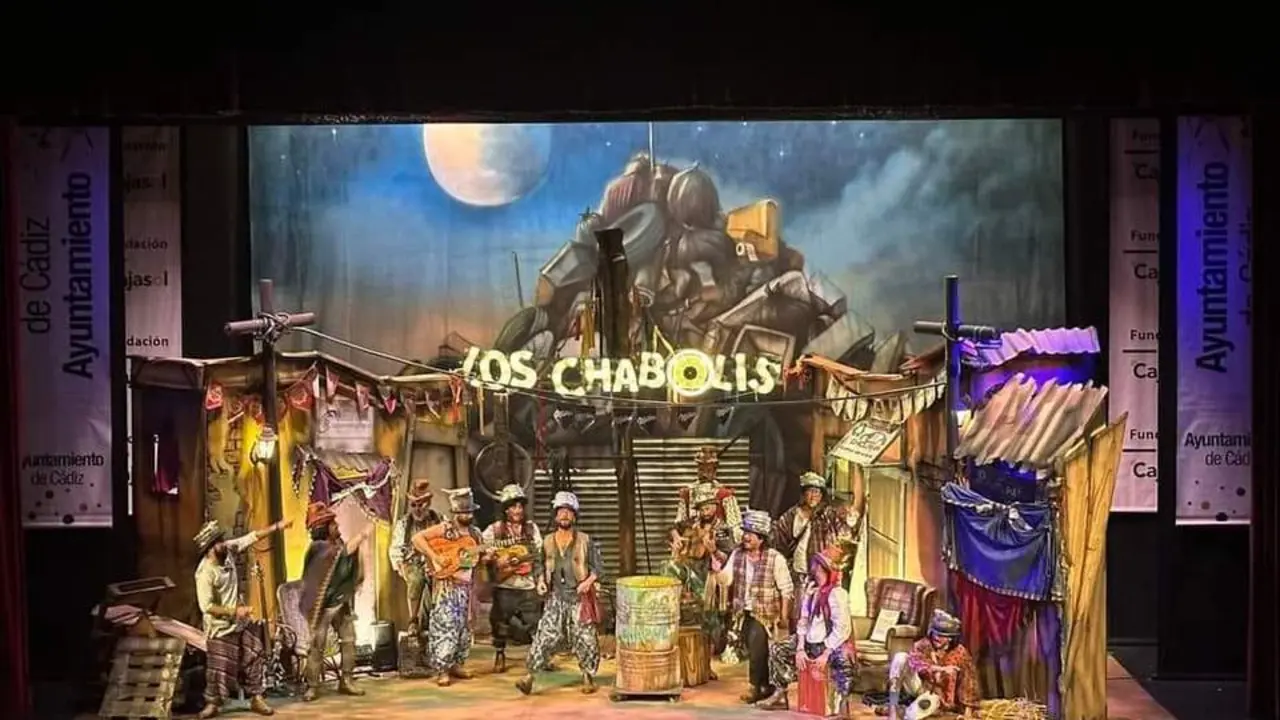 La chirigota 'Los Chabolis', en el escenario del Falla - VIVA