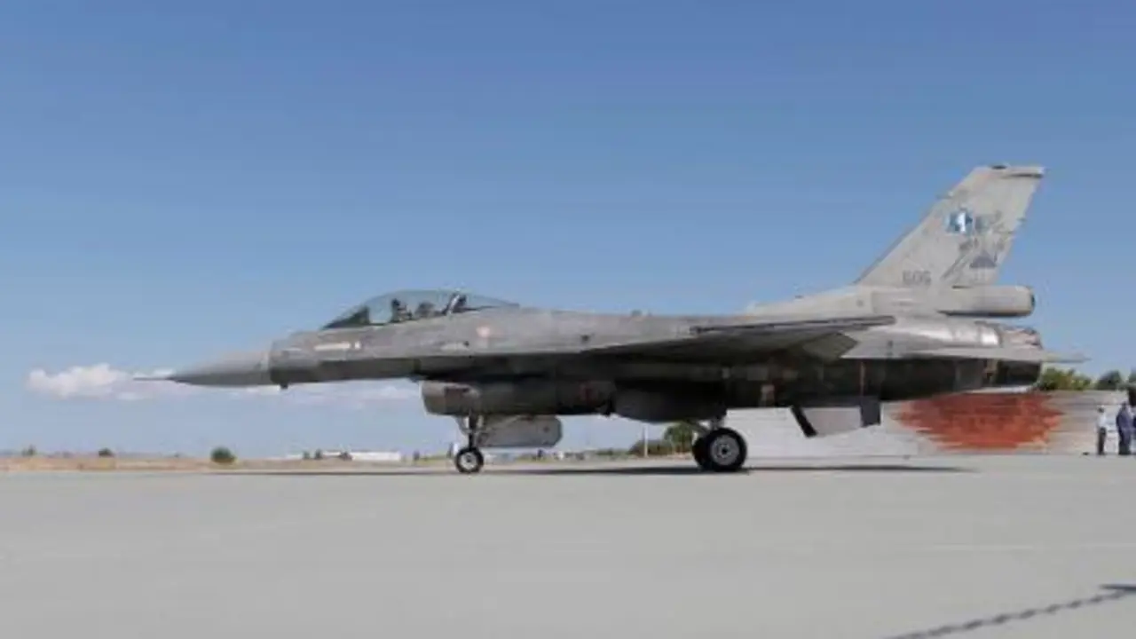 F-16. - EFE