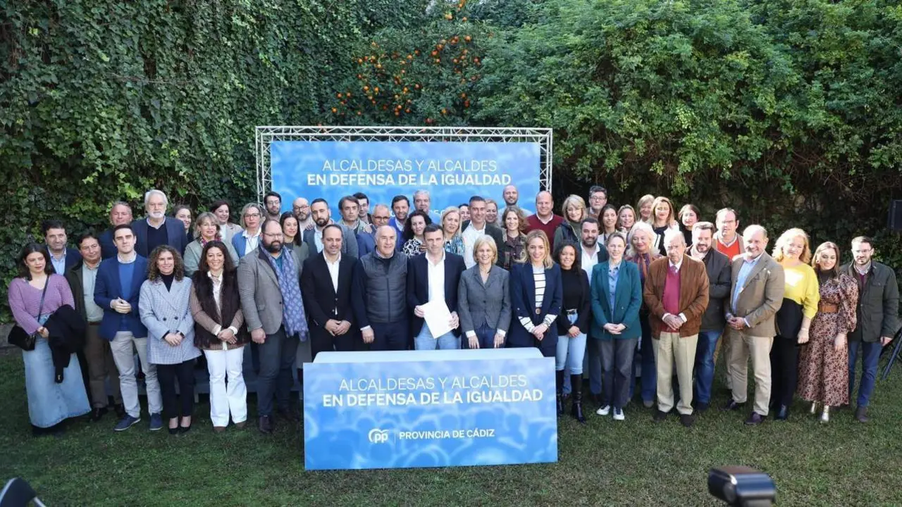 Foto de familia al t&eacute;rmino del acto.  - Marga &Agrave;vila