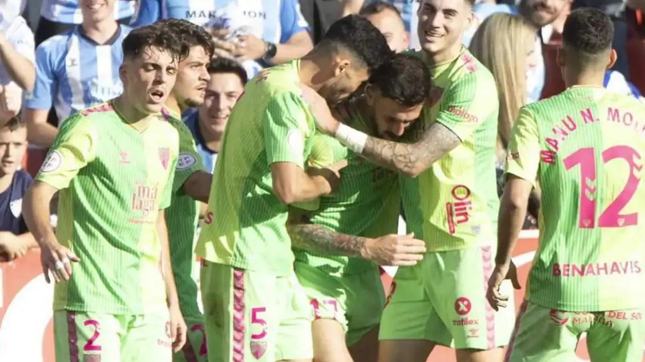 Jugadores del M&aacute;laga CF celebrando un gol en Granada.Q - AGENCIA LOF