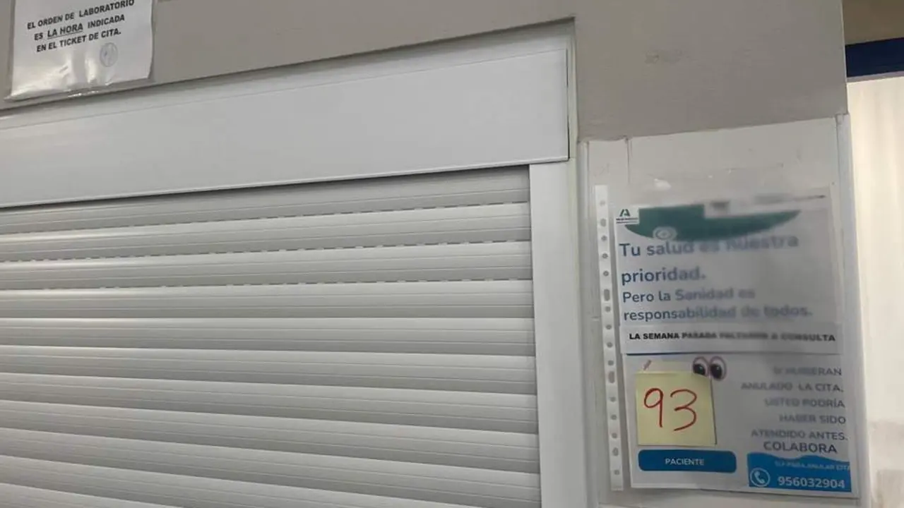 Cartel informativo en el centro de salud de San Benito.  - Viva