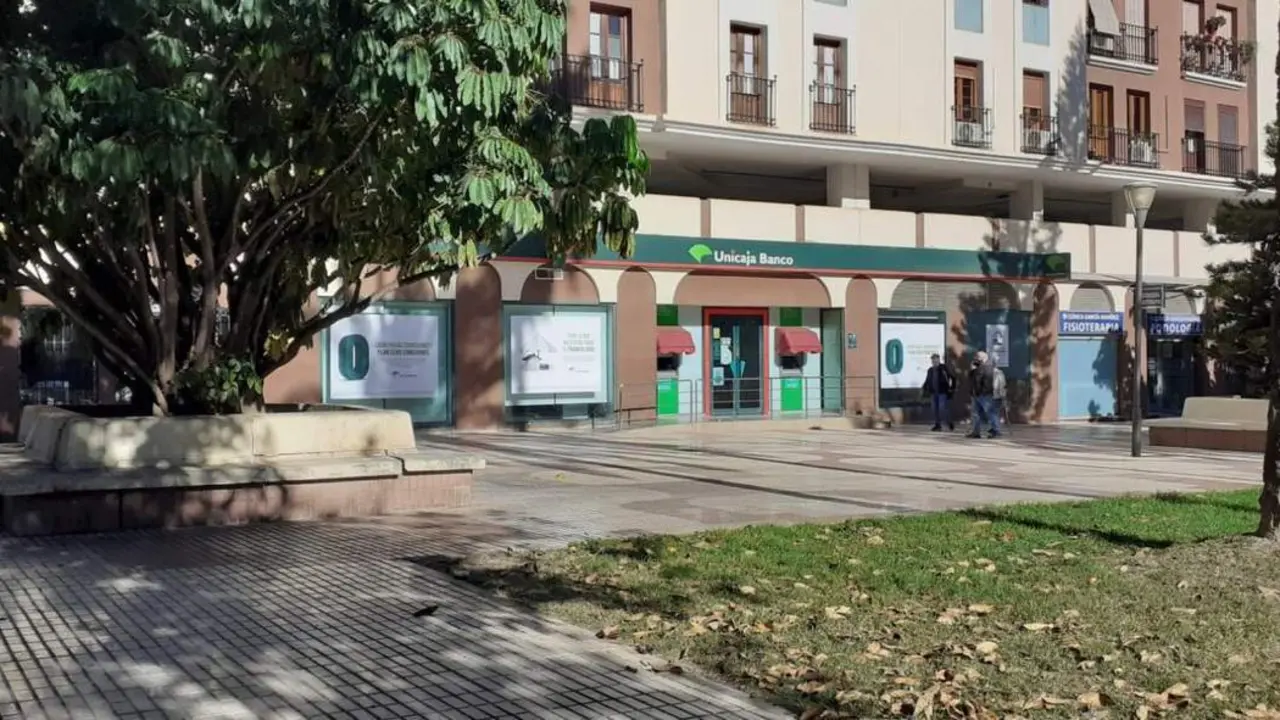 Sucursal de Unicaja Banco en M&aacute;laga. - Arroyo