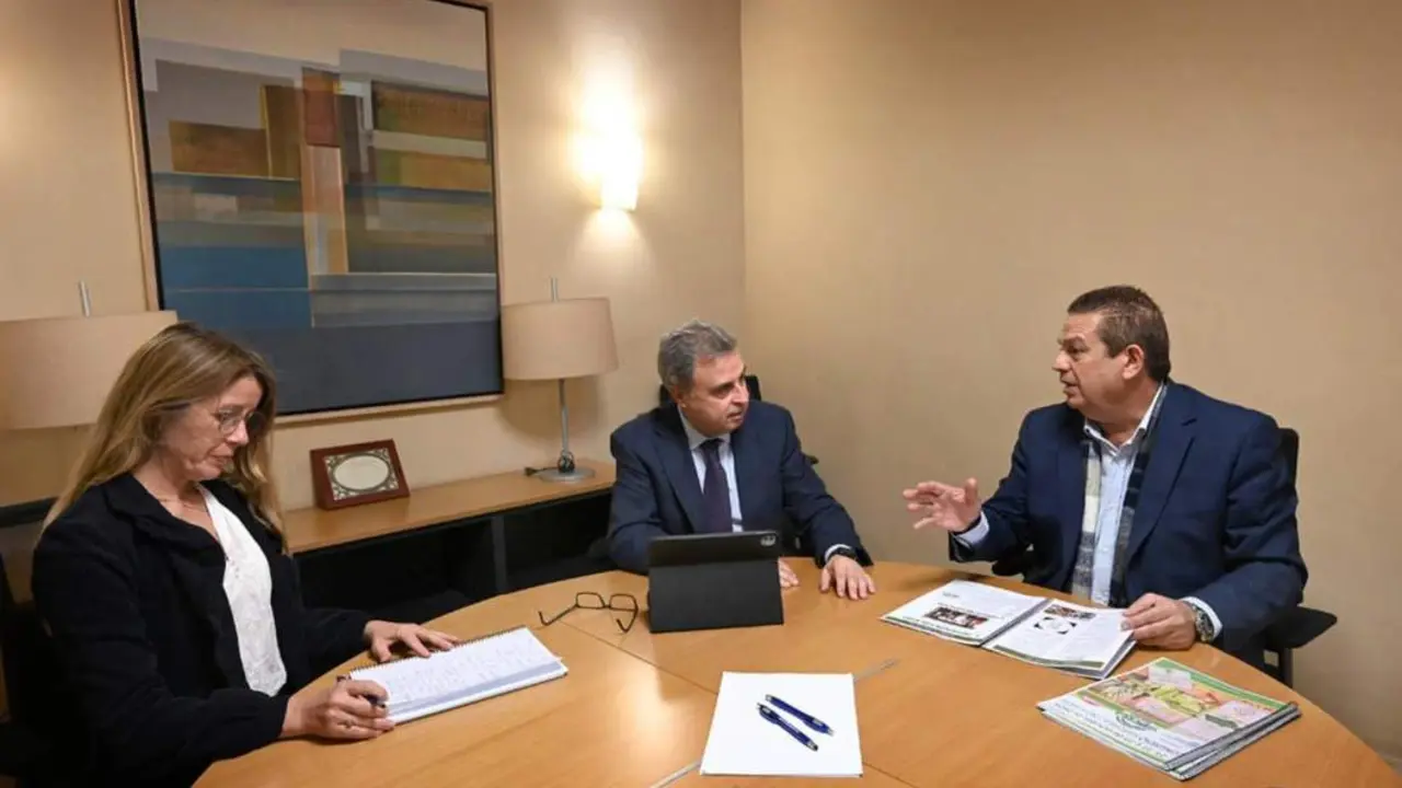 Real, en una reuni&oacute;n con los organizadores.  - Viva
