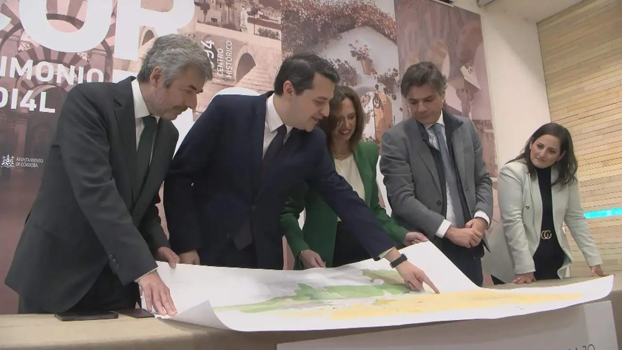 Bellido y D&iacute;az junto al resto de autoridades en el CRV. - VIVA C&Oacute;RDOBA