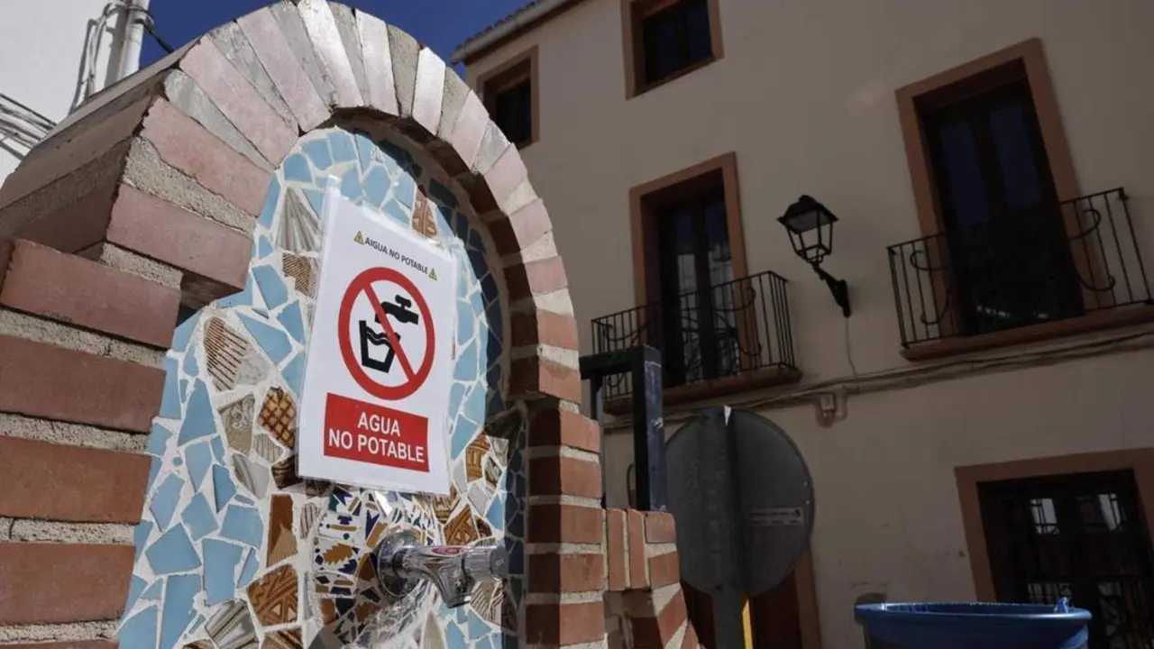 Cartel que advierte de que el agua no es potable.  - EFE/ Kai F&ouml;sterling