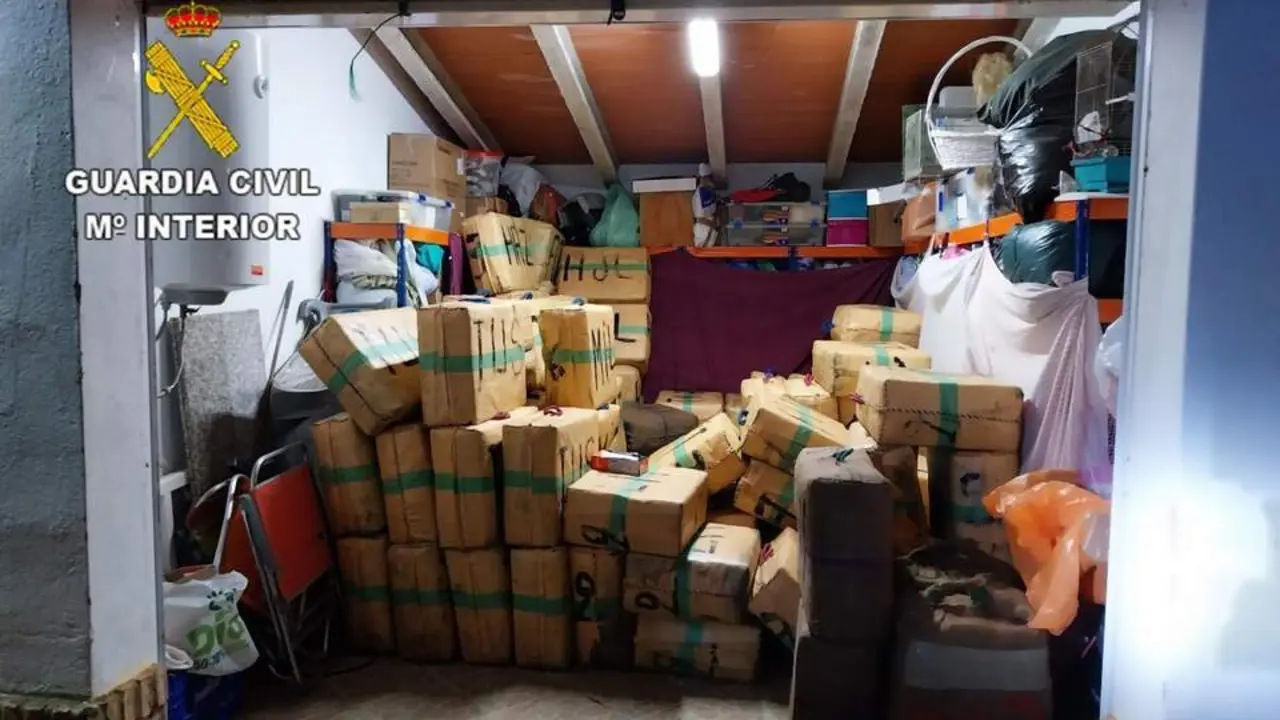 Trastero de Ayamonte con m&aacute;s cien fardos de hach&iacute;s - G.C.