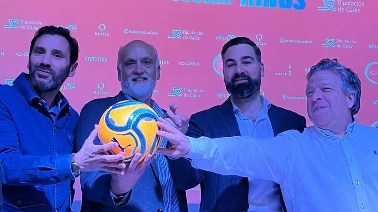 Presentaci&oacute;n del torneo Beach Soccer Kings en C&aacute;diz. - VIVA