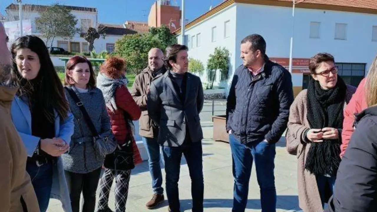 Alcaldes socialistas de la Cuenca Minera junto a miembros del partido. - VH