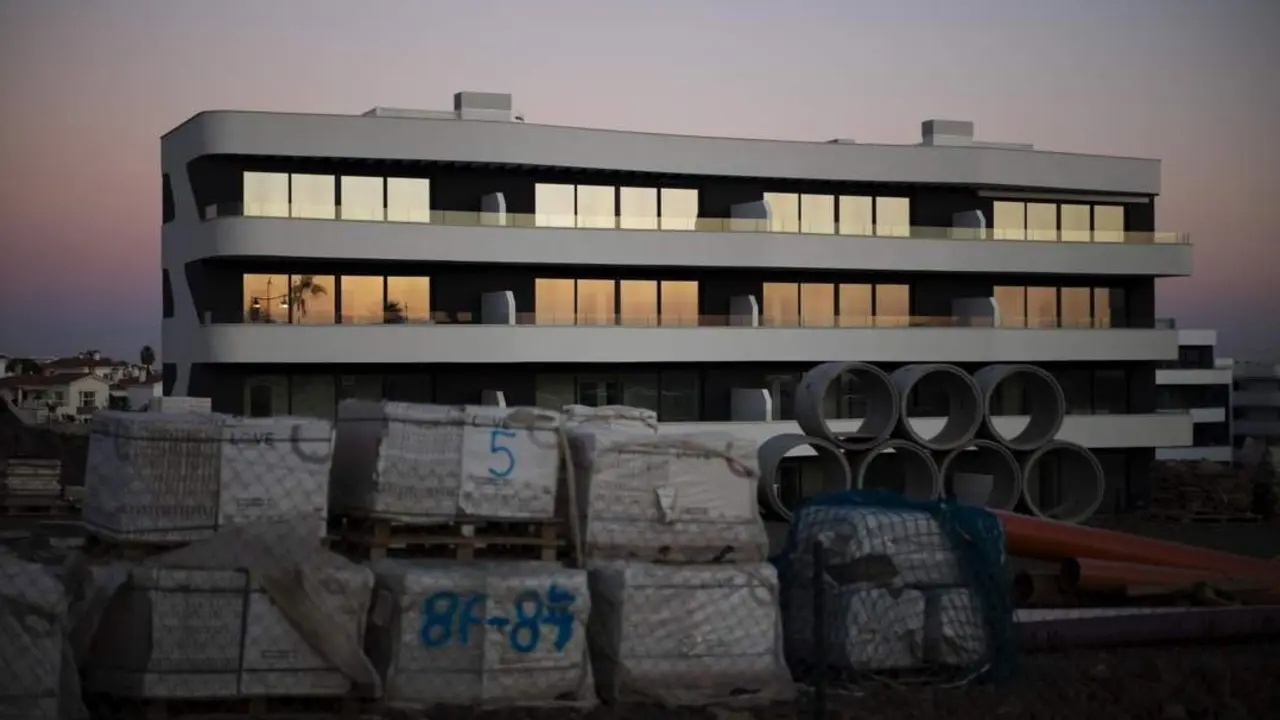 Construcci&oacute;n de viviendas en el Higuer&oacute;n en Fuengirola. - Jorge Zapata/EFE