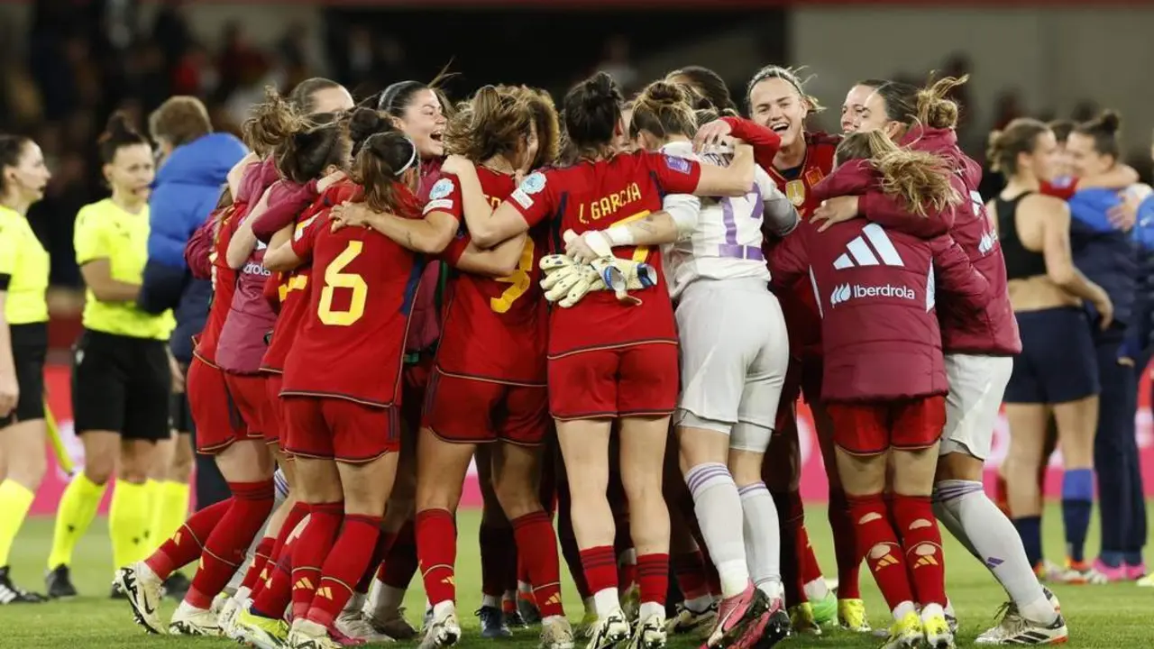 Espa&ntilde;a celebra su victoria. - EFE