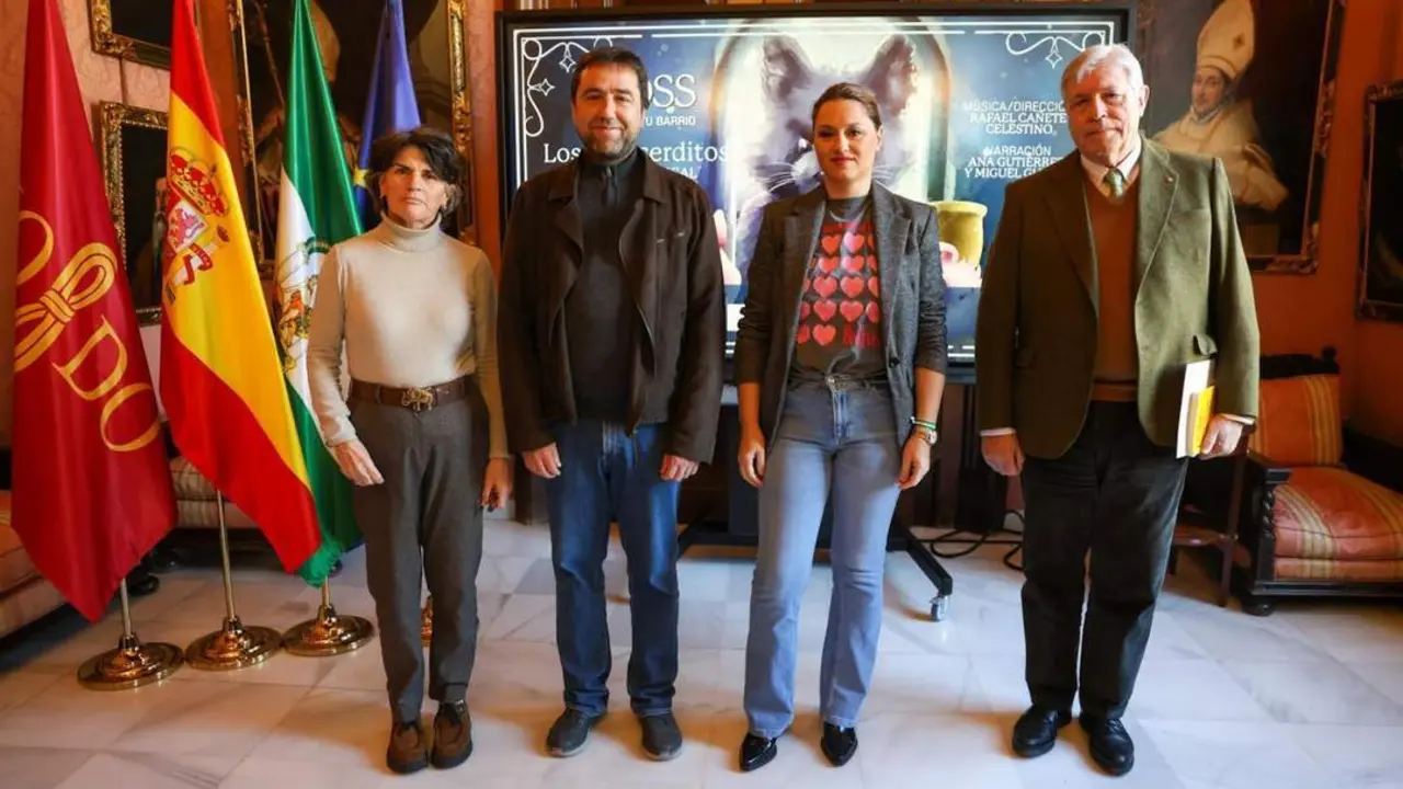 Foto de familia tras la presentaci&oacute;n del programa educativo.  - AYTO DE SEVILLA