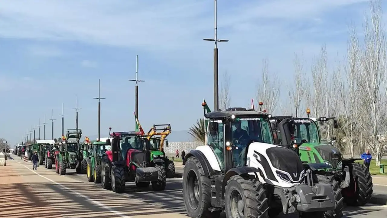 Llegada de una de las caravanas de tractores a El Arenal. Archivo. - EP