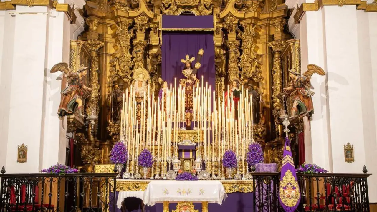 Altar dispuesto para el Quinario del Nazareno de Santa Mar&iacute;a. - VIVA
