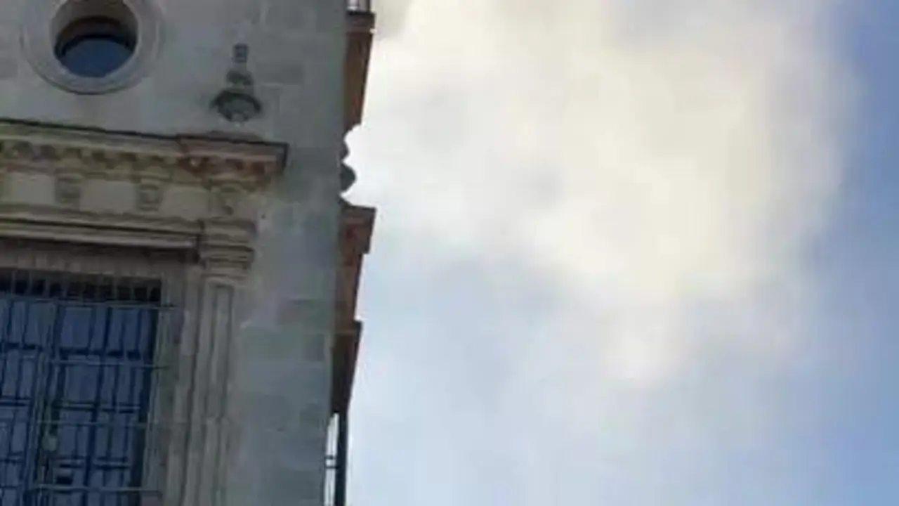 Susto en el Alc&aacute;zar de Jerez por un incendio en la primera planta