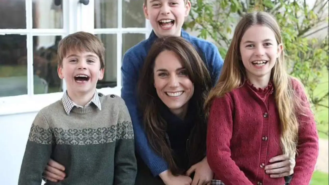 Kate MIddleton con sus hijos. - Instagram @_kate_middleton_royal