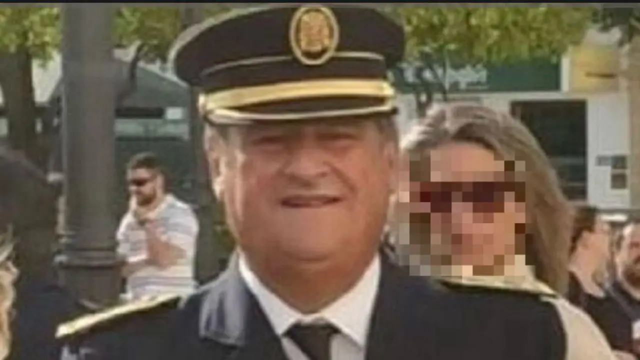 Rafael Mu&ntilde;oz Leonisio.  - Viva. 