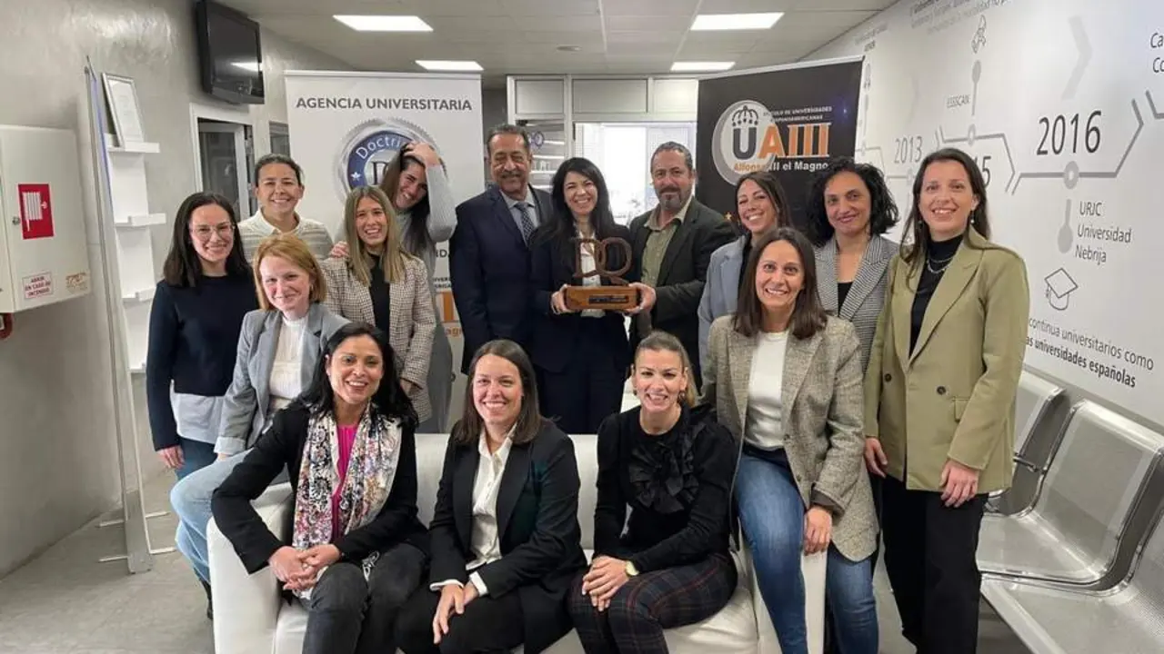 Entrega del premio Doctrina Qualitas. - Formaci&oacute;n Universitaria