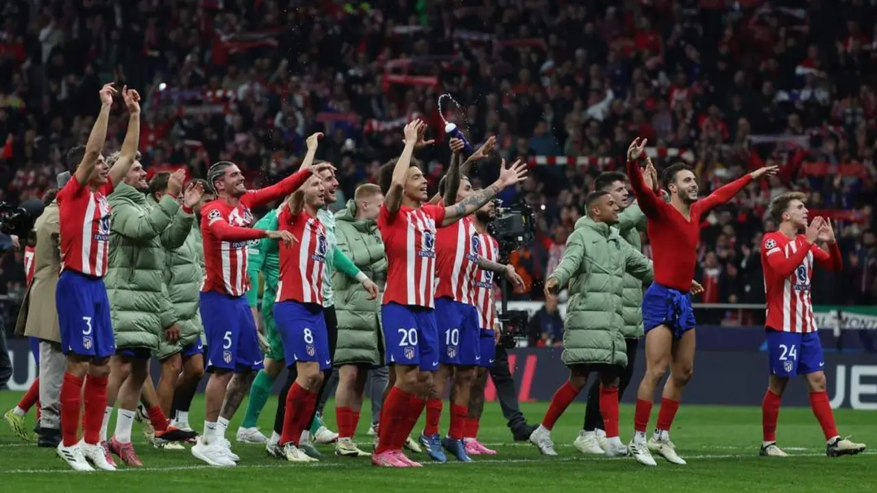 El Atl&eacute;tico celebra su clasificaci&oacute;n. - EFE