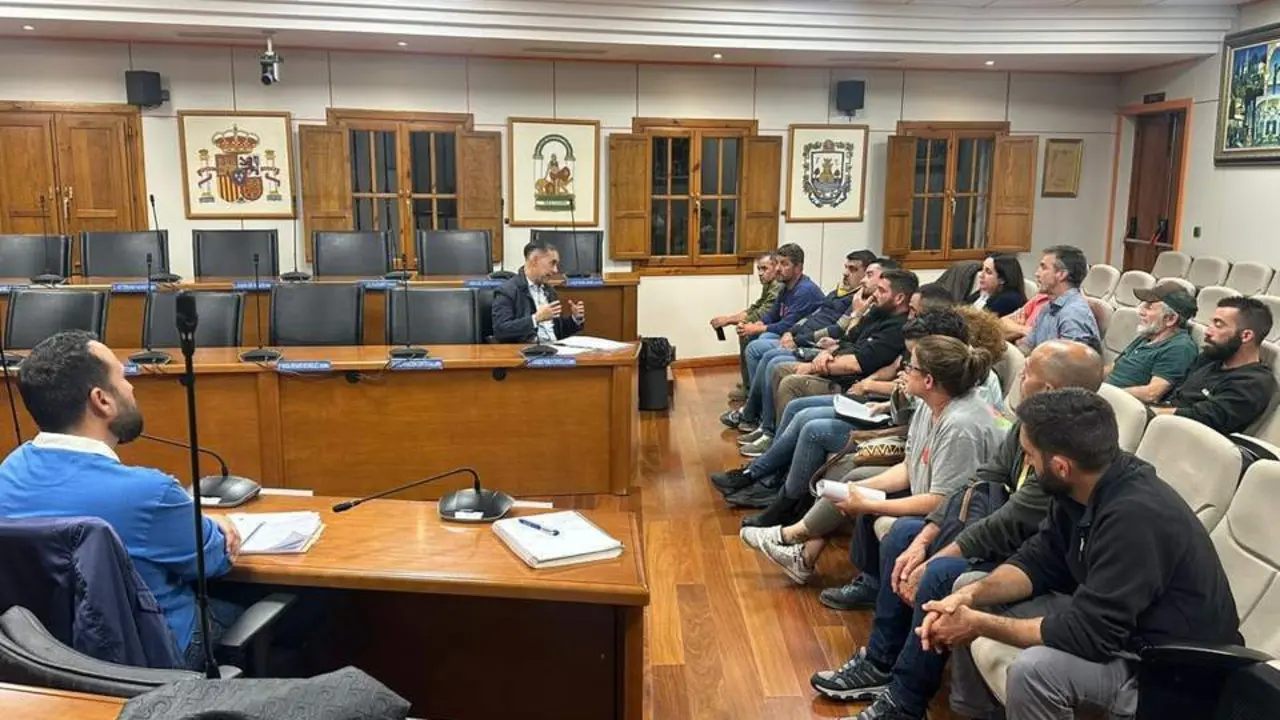 Reuni&oacute;n del alcalde con afectados por la sequ&iacute;a. - VB