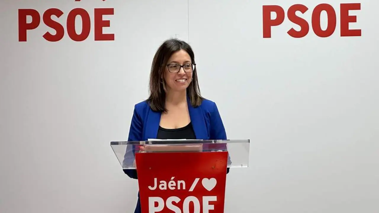 &Aacute;frica Colomo durante la rueda de prensa. - PSOE -Ja&eacute;n