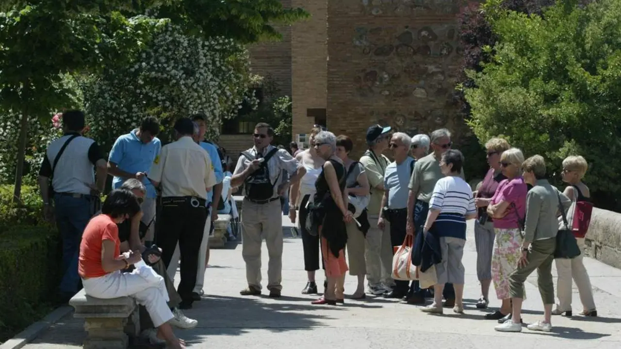 Turistas en La Alhambra. - Europa Press