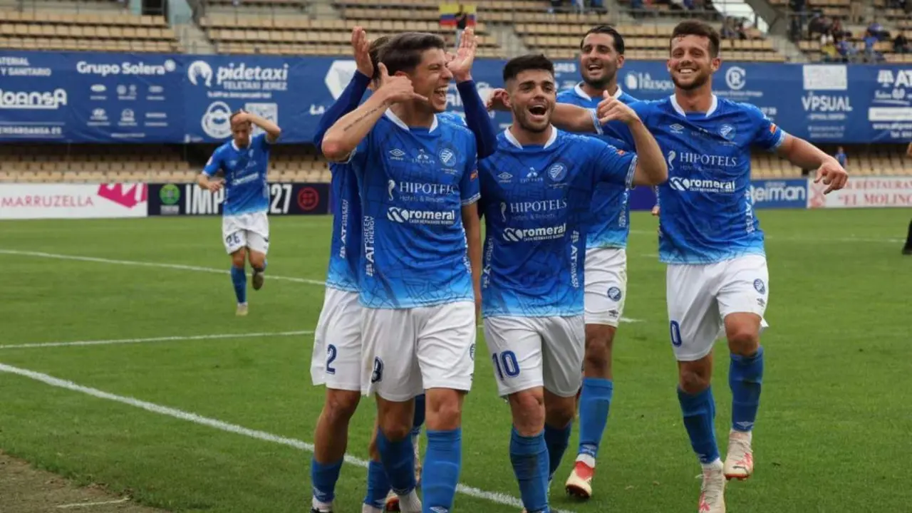 Celebraci&oacute;n de uno de los goles del Xerez DFC. - xerezdfc.com