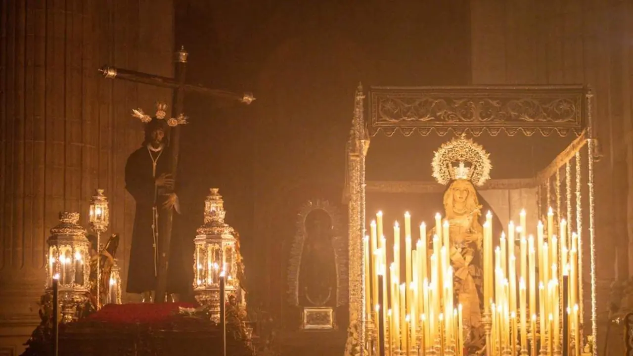 Los titulares de la Hermandad de la Vera Cruz en el templo.  - Silvina Servidio (Grupo Quedada AF)