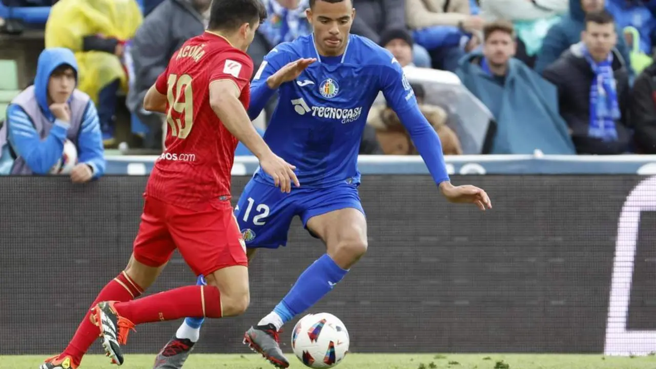 Mason Greenwood (D)  Marcos Acu&ntilde;a. - EFE