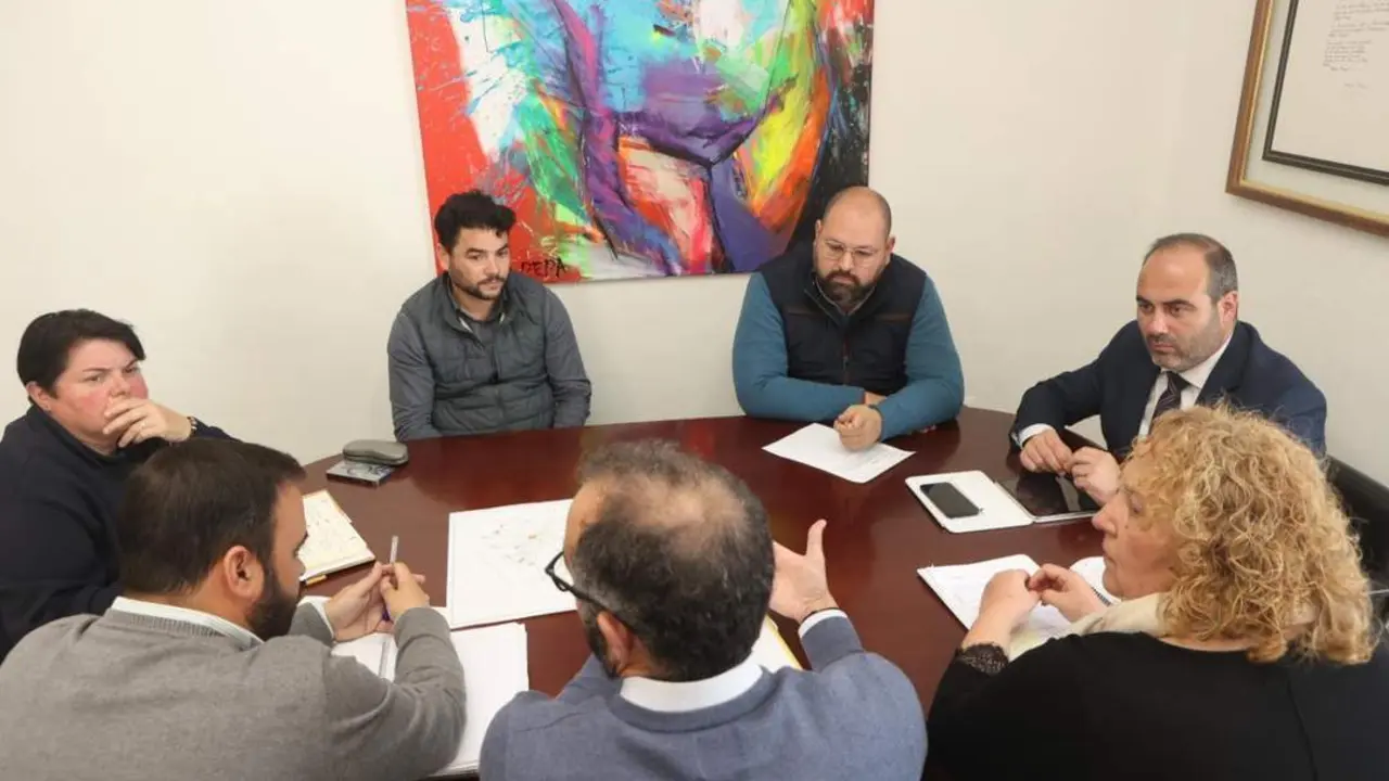 Bello y Arag&oacute;n en la reuni&oacute;n sobre carreteras provinciales en Conil. - 