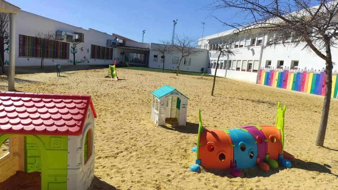 El patio de Infantil del CEIP San Jos&eacute; Obrero.  - Viva