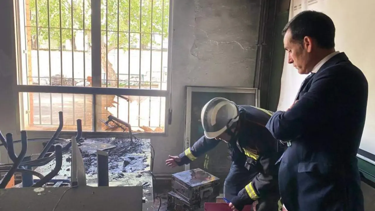 Visita al lugar donde se origin&oacute; el fuego.  - Junta de Andaluc&iacute;a 