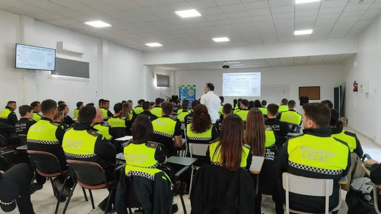 Clase te&oacute;rica de la escuela de polic&iacute;as locales de Algeciras - D. F. V.
