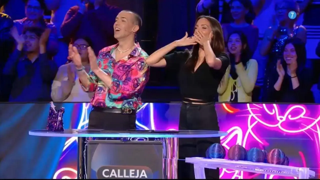 David Calleja junto a la actriz Mar&iacute;a Hervas en Telecinco.  - Viva. 