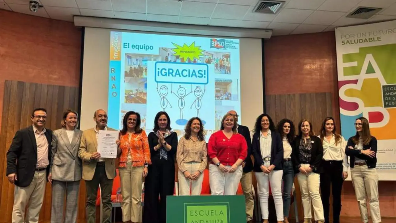 Foto de familias tras la entrega de reconocimientos.  - Junta de Andaluc&iacute;a 