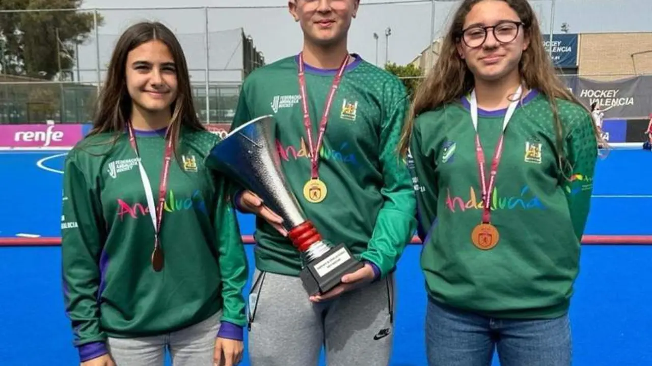 Martina Aranda, &Aacute;ngel Santos y G&aacute;dor Caracuel. - 