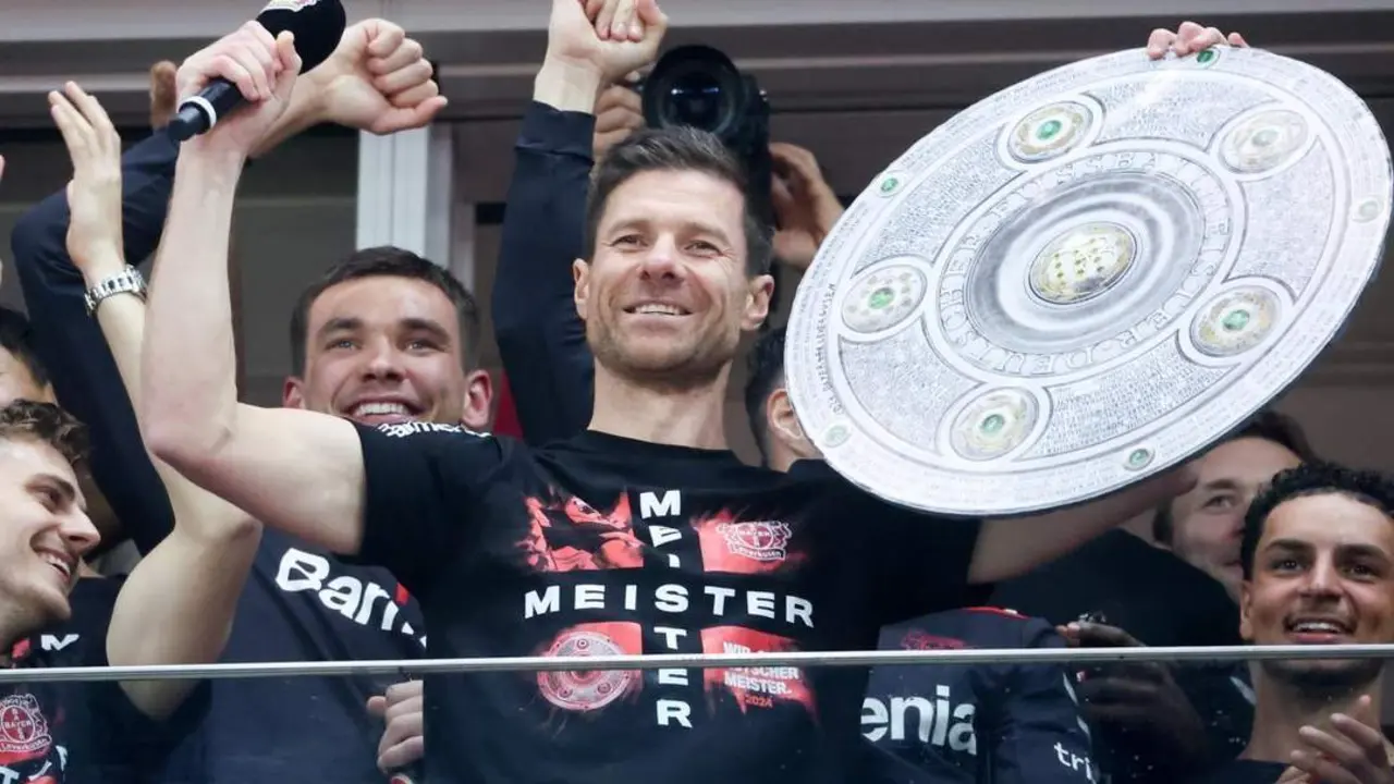 Xabi Alonso celebra el t&iacute;tulo. - EFE