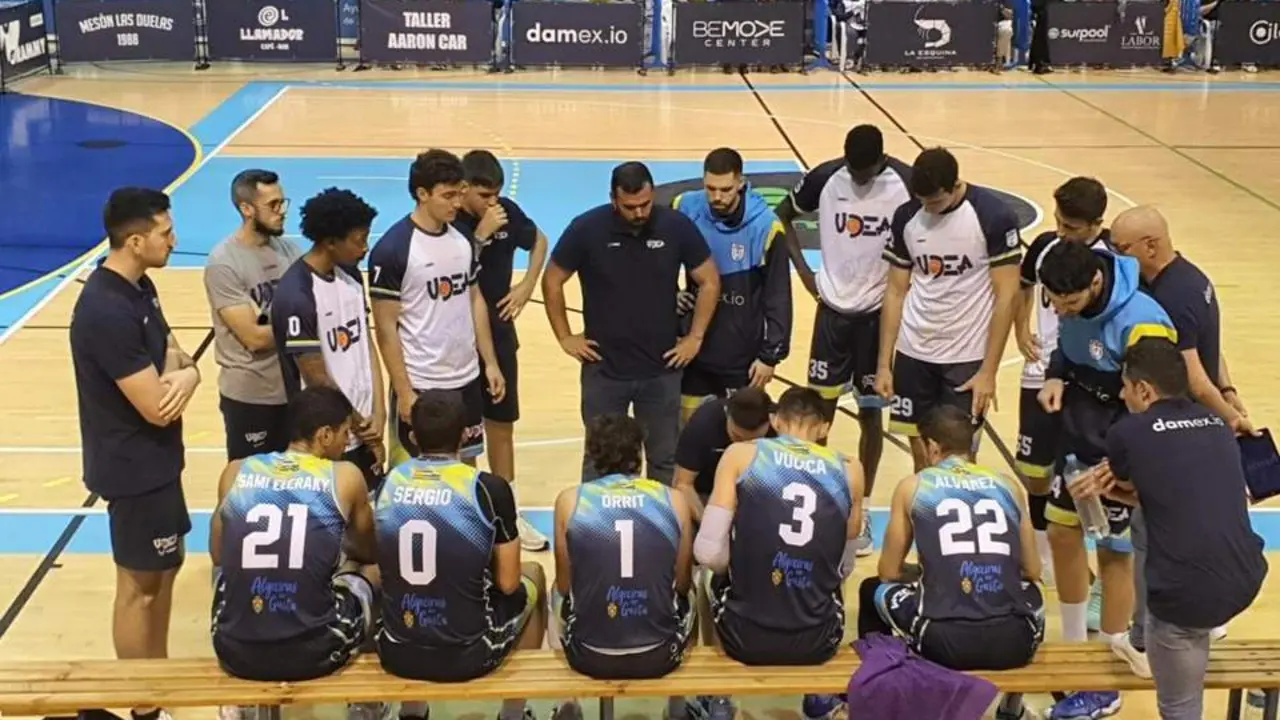 Los jugadores de Udea, durante un partido - AI