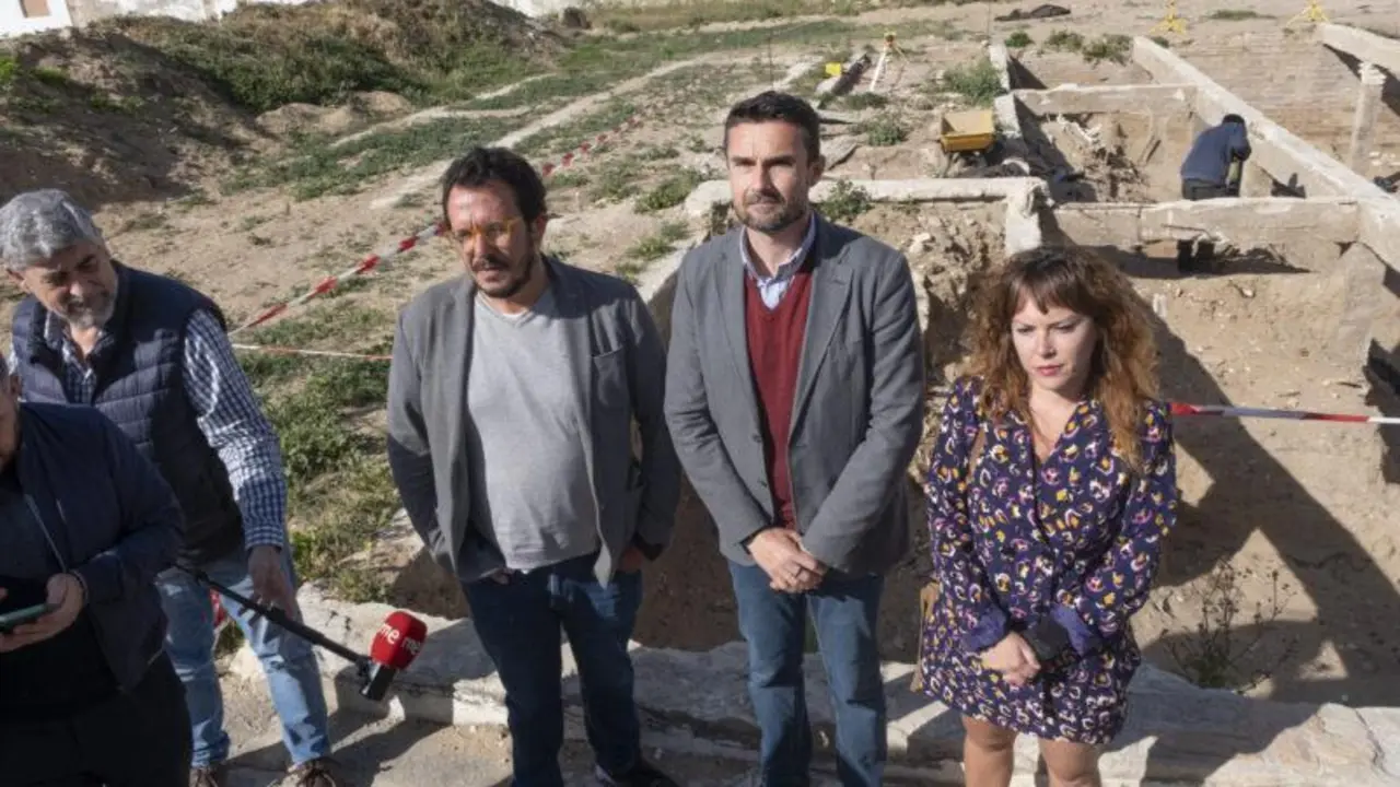 Kichi y Vila, en el cementerio de San Jos&eacute;. - VIVA