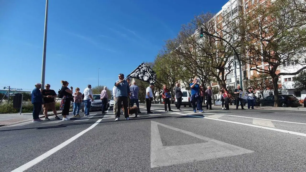 &ldquo;Estamos rodeados de solares vac&iacute;os, queremos zonas de aparcamiento y gratis&rdquo;