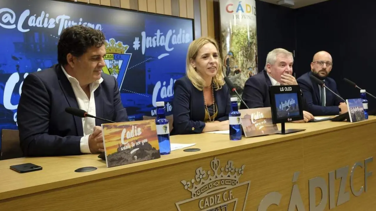 Presentaci&oacute;n del convenio entre Diputaci&oacute;n y el C&aacute;diz CF. - VIVA