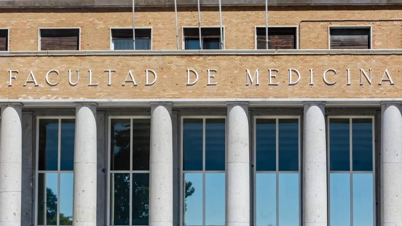 Fachada de la Facultad de Medicina. - Europa Press