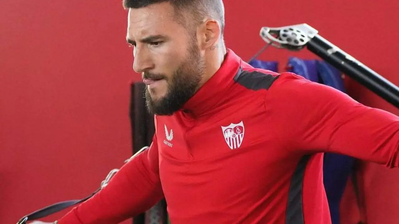 Gudelj trabaja en la ciudad deportiva. - sfc