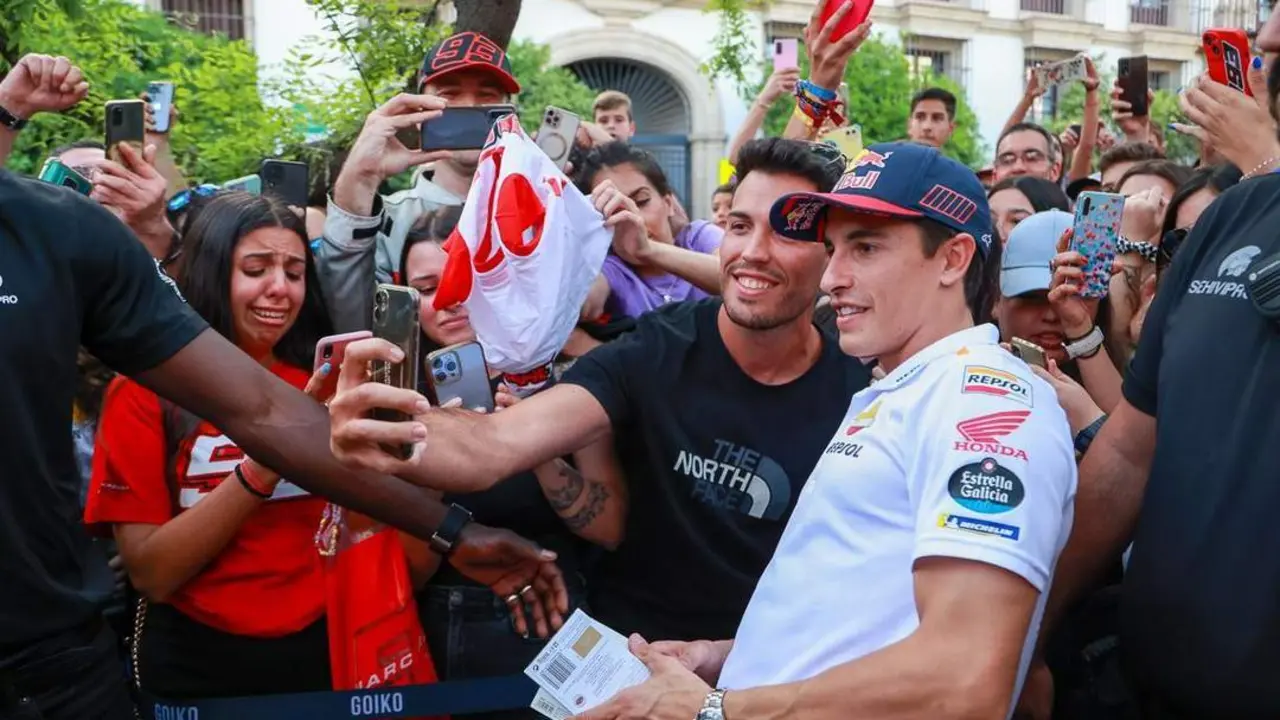 Marc M&aacute;rquez el pasado a&ntilde;o con los aficionados.  - Cristo Garc&iacute;a