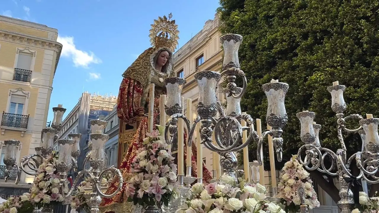 En v&iacute;deo: Candelaria Madre de Dios pisa el centro de Sevilla por primera vez