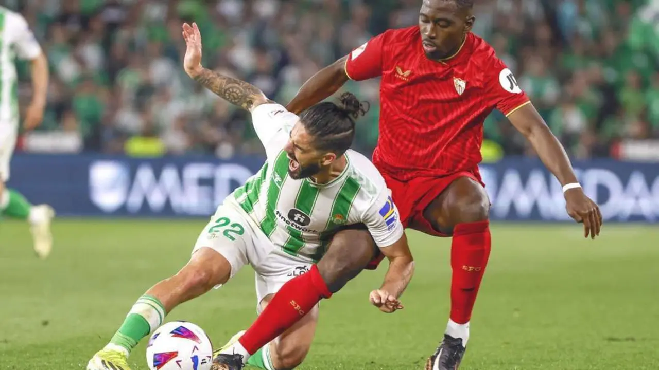 Isco durante el Gran Derbi. - efe