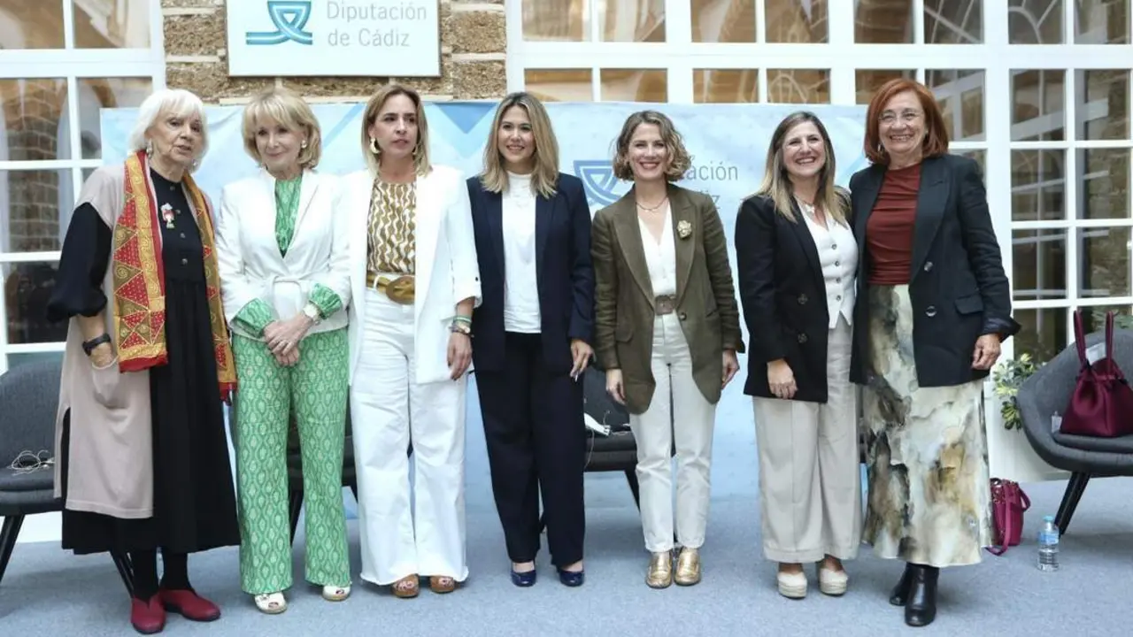 Protagonistas del coloquio sobre mujeres y pol&iacute;ticas en Diputaci&oacute;n. - VIVA