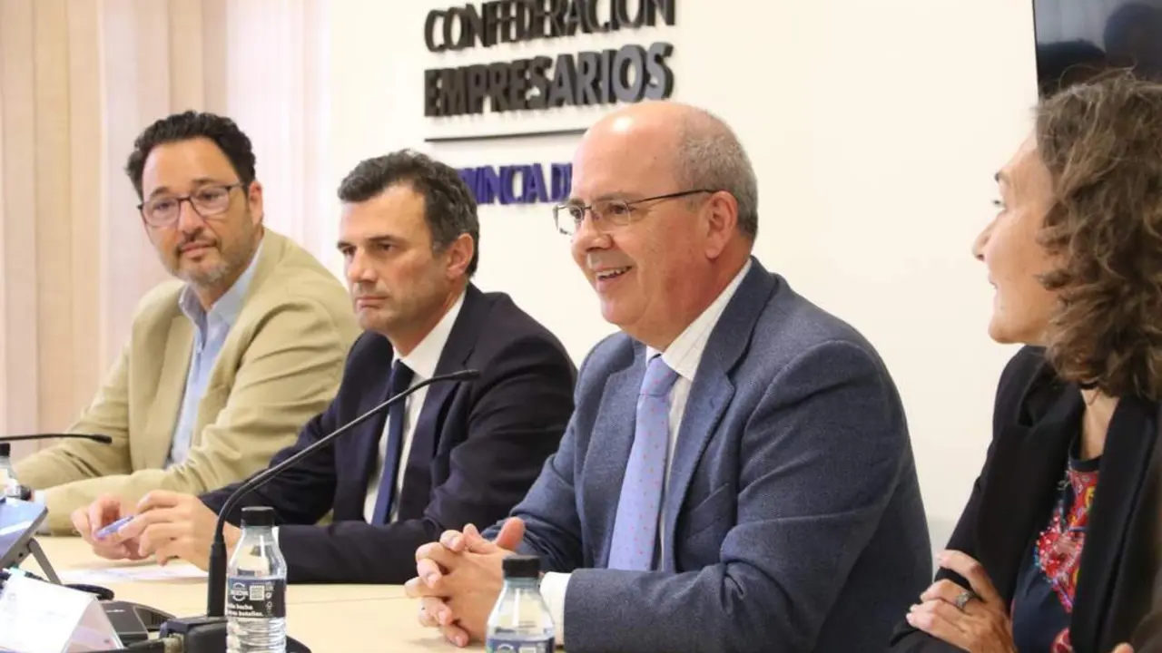 Javier S&aacute;nchez Rojas y Bruno Garc&iacute;a, en la sede de la CEC. - VIVA
