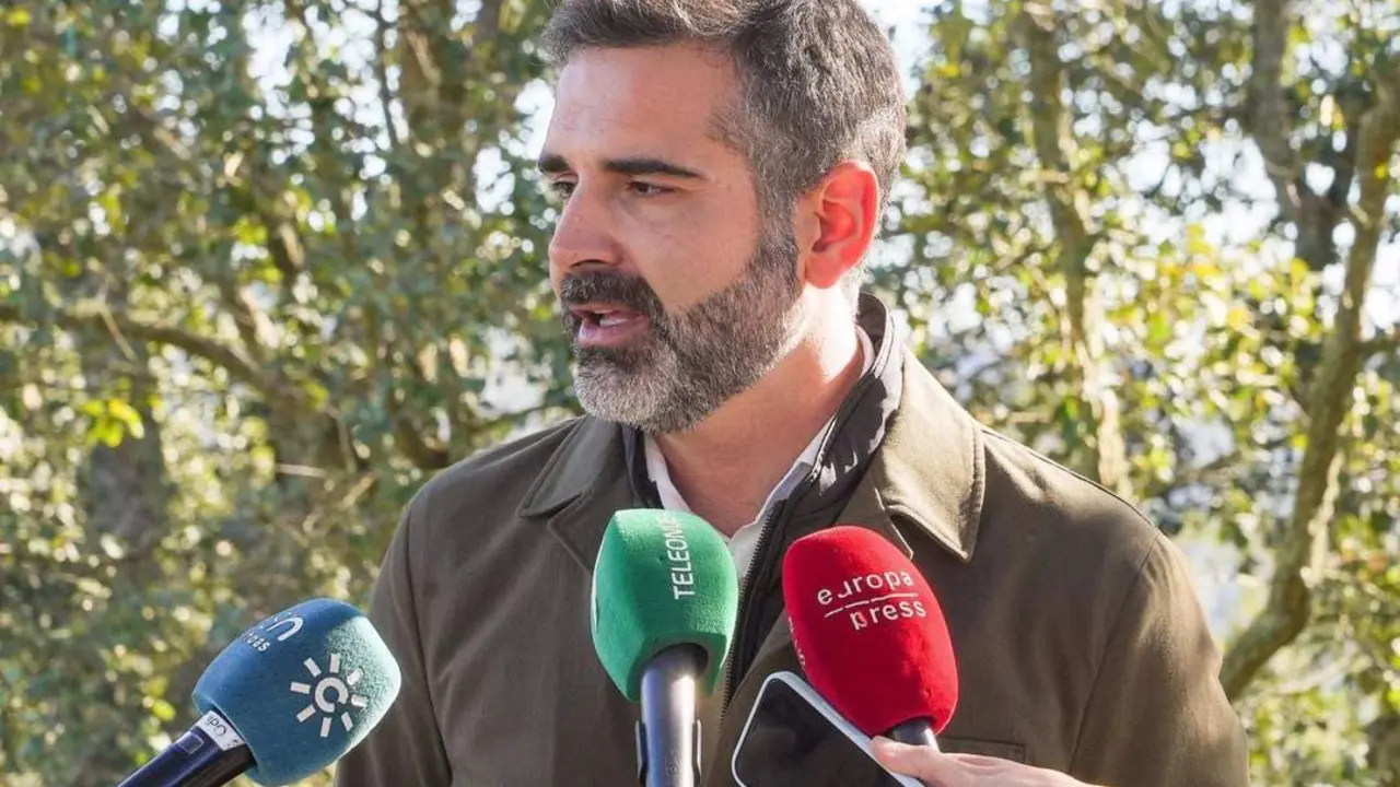 Fern&aacute;ndez Pacheco atiende a los medios en Jabugo - FRANCISCO J. OLMO- EUROPA PRESS