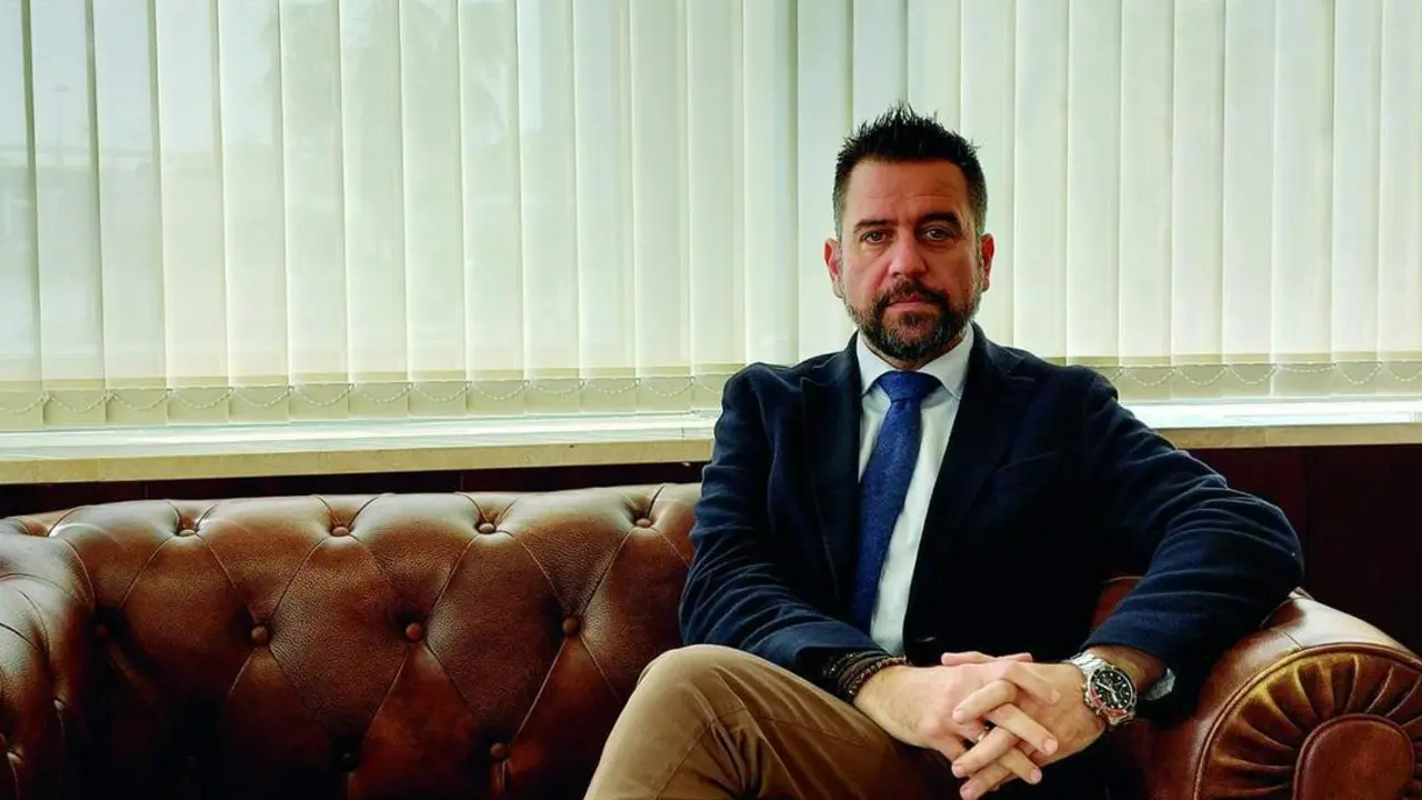 El delegado del Estado en Zona Franca, Fran Gonz&aacute;lez, en su despacho.  - Viva