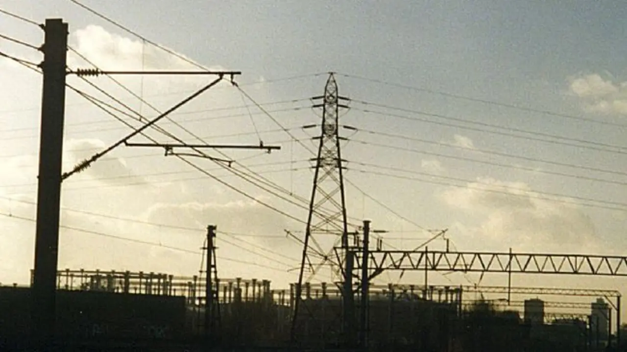 Las altas temperaturas provocan un consumo masivo de electricidad.  - efe